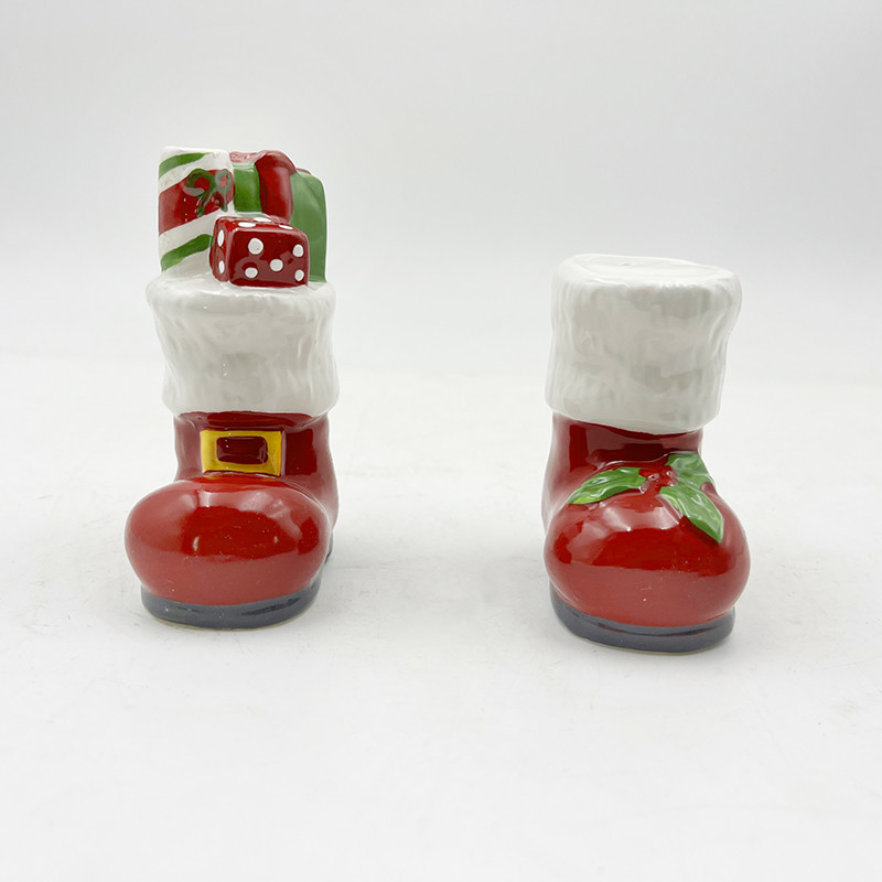 Papai Noel e botas, salsas de pimenta, produtos cerâmicos para cozinha e decoração doméstica
