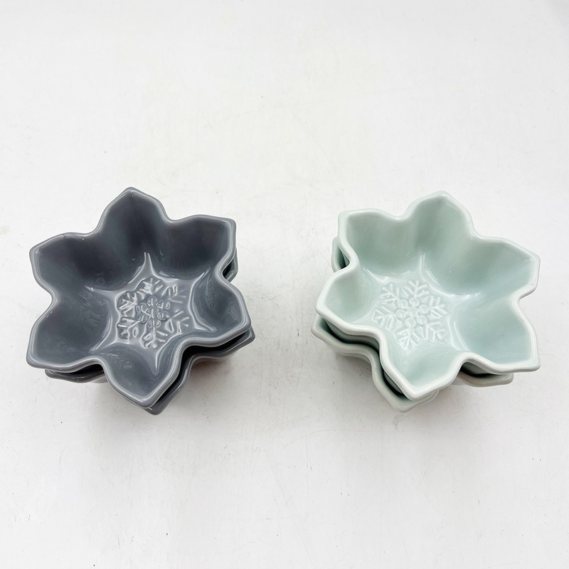 Atacado Costume Restaurante talheres material cerâmico em forma de floco de neve prato pratos de mergulho tigelas de porcelana molho de soja