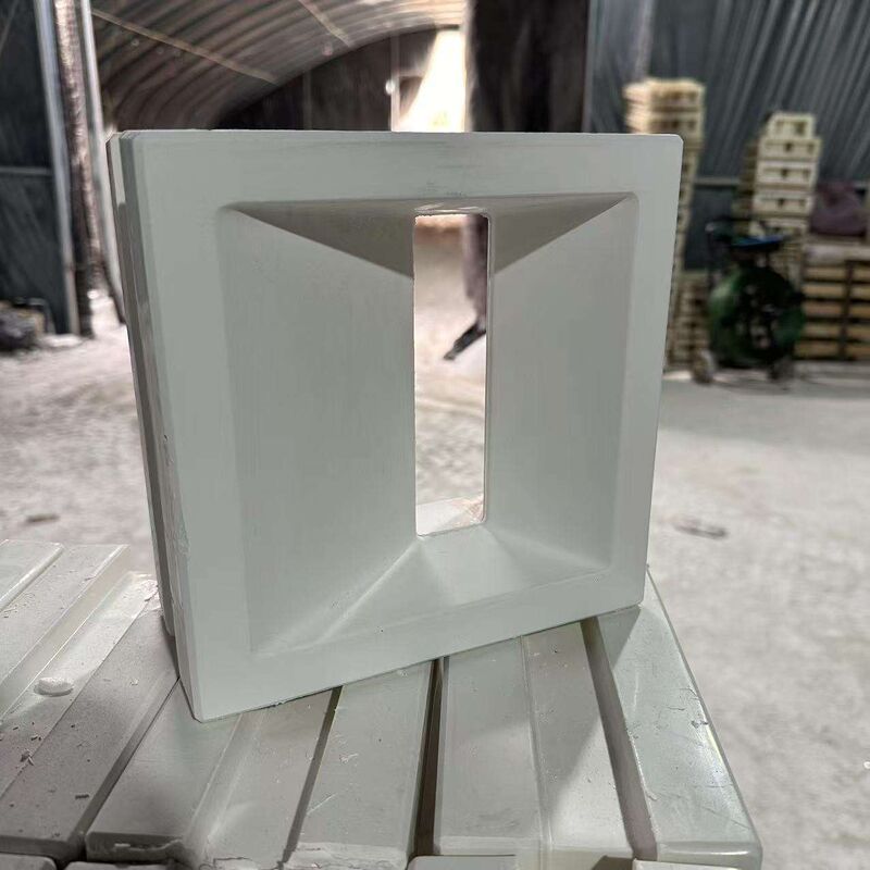 Parede de bloco de concreto com padrão geométrico moderno, divisória, bloco de concreto, fachada arquitetônica, parede de privacidade