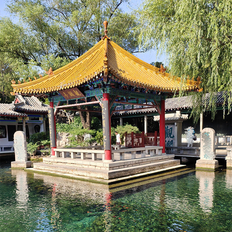 Traditional Chinese Style Glazed Tiles Ceramic Glossy Roof Tiles for Garden Landscape Architecture Temple Pavilion Tea House Cultural Cultural Center