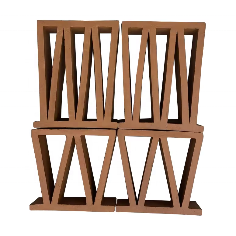 Blocos de brisa de terracota M padrão Tijolos de argila perfurados decorativos sem carga para arquitetura de hospitalidade moderna